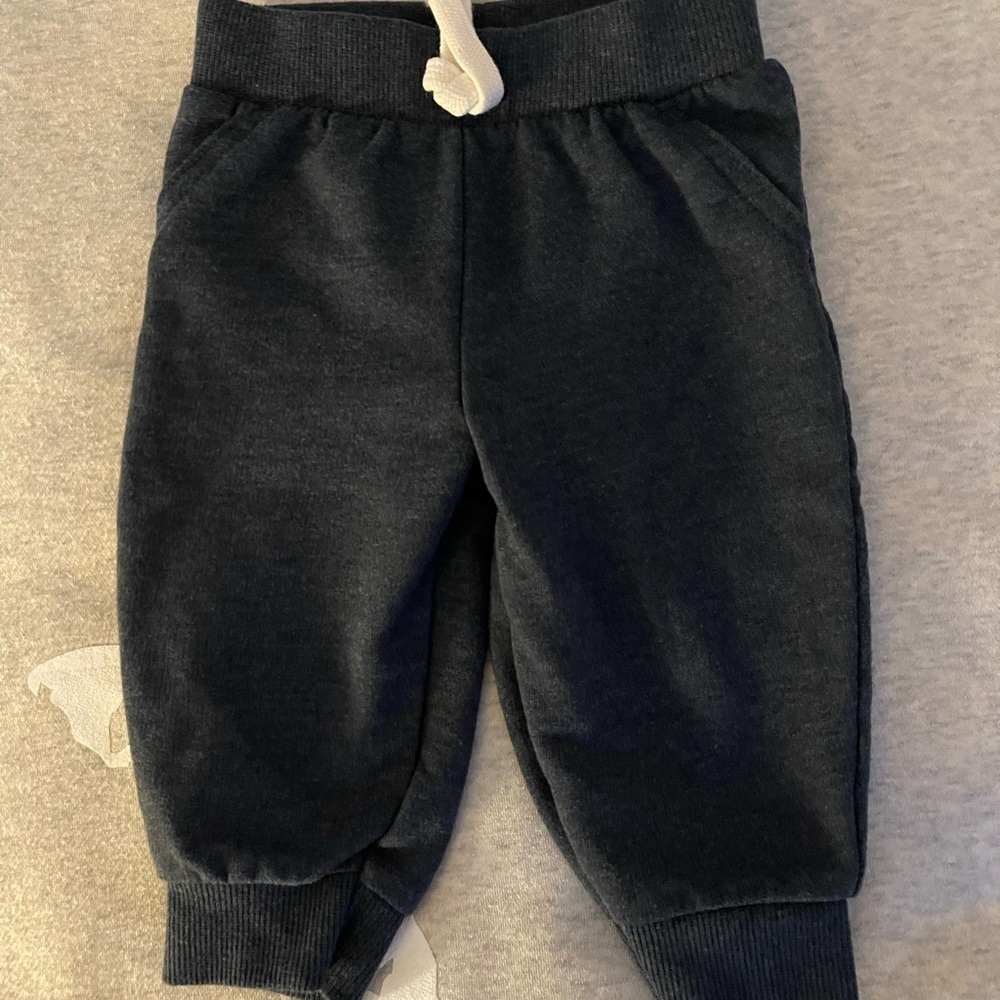 Carter’s | Dog Print Short Sleeve Onesie with pants outfit | 6 mo - Picture 3 of 3